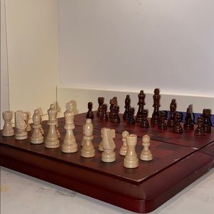 Wooden Foldable Chessboard with Chess Pieces